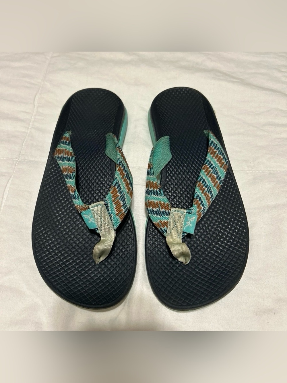 Chaco Patterned Teal Strap Black Flip Flops, Size W8.